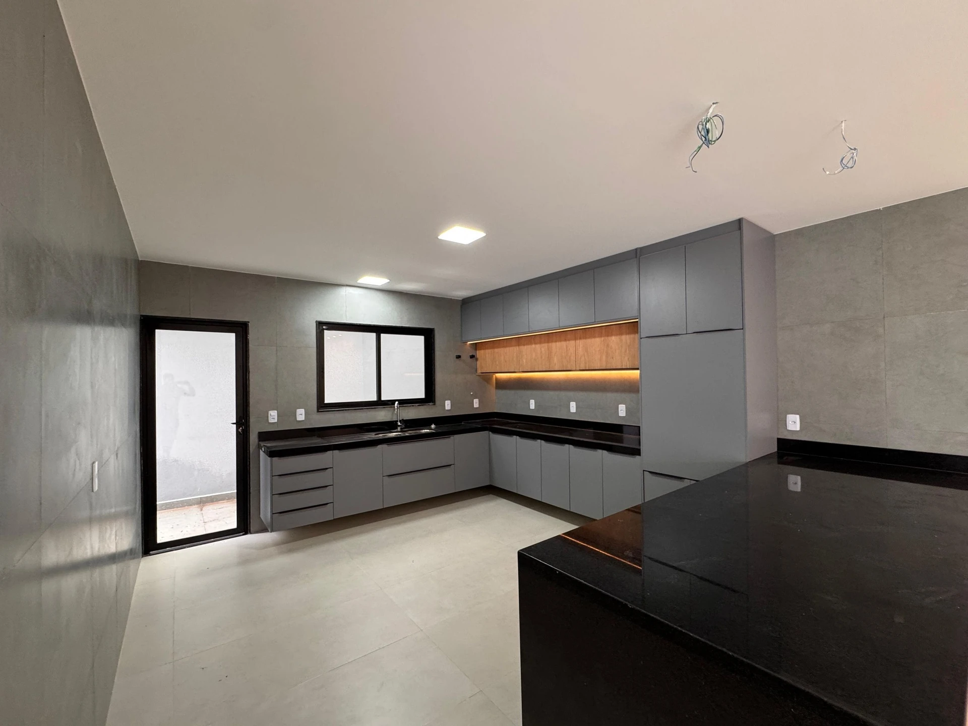 Condo house with 4 en-suite bedrooms and private yard — photo 11