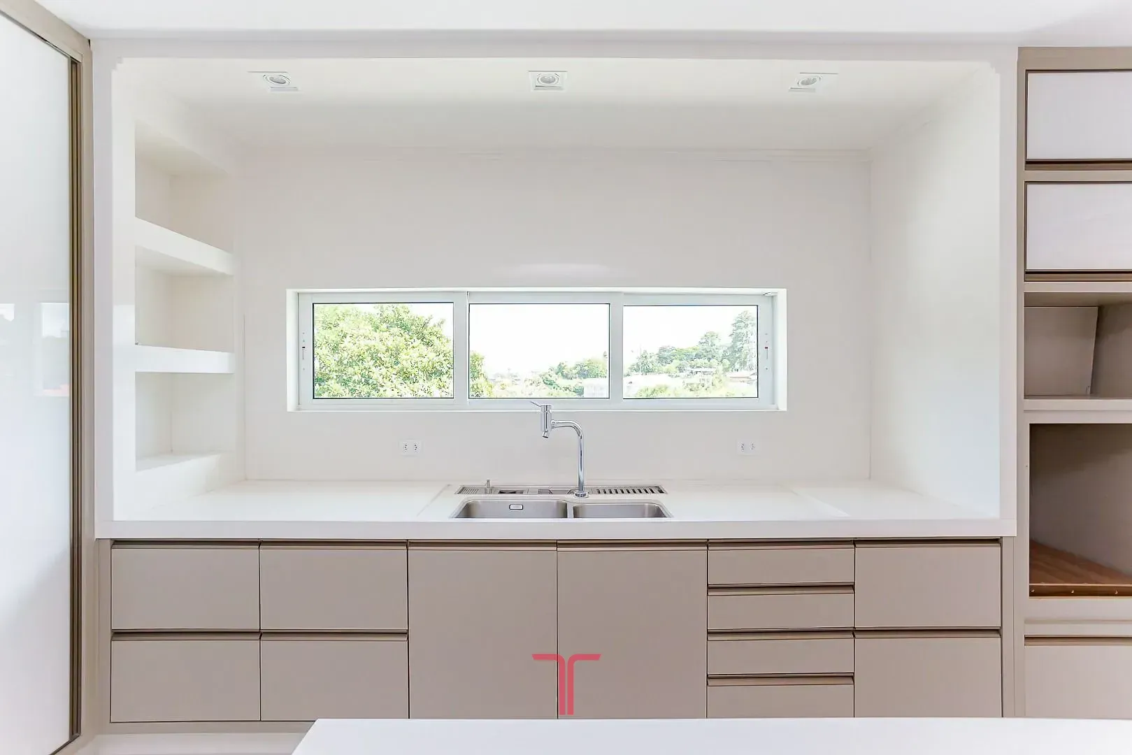 550 m² house with 5 bedrooms and a private garden