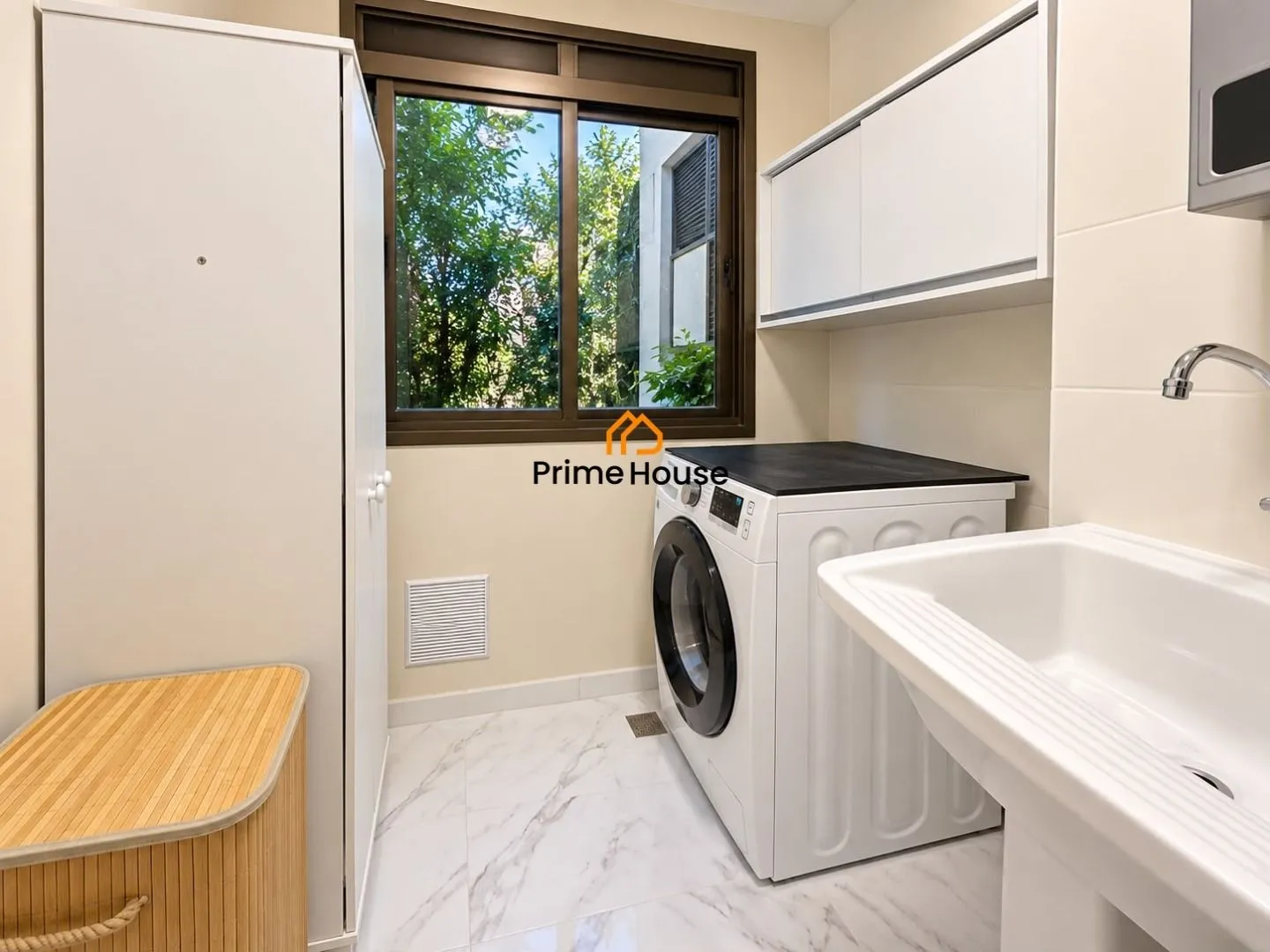 Furnished apartment, 122 m², with a washing machine — photo 4