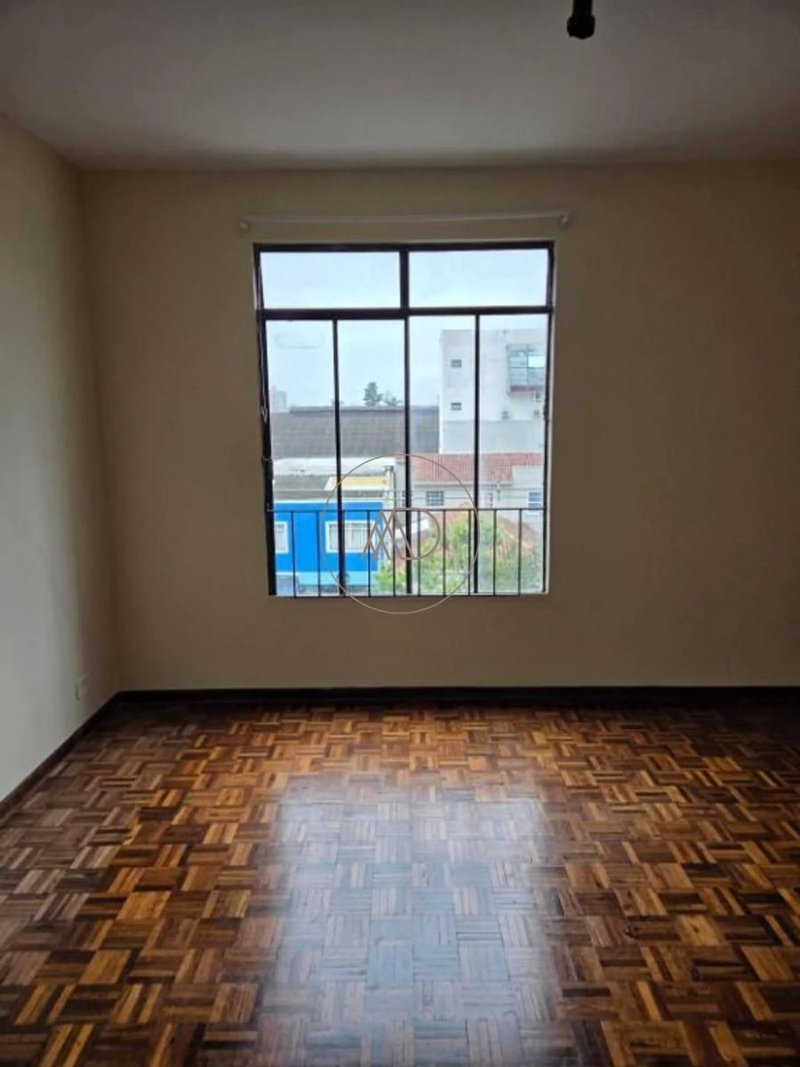 Wood or laminate floors in a one-bedroom apartment, 36 m² — photo 5