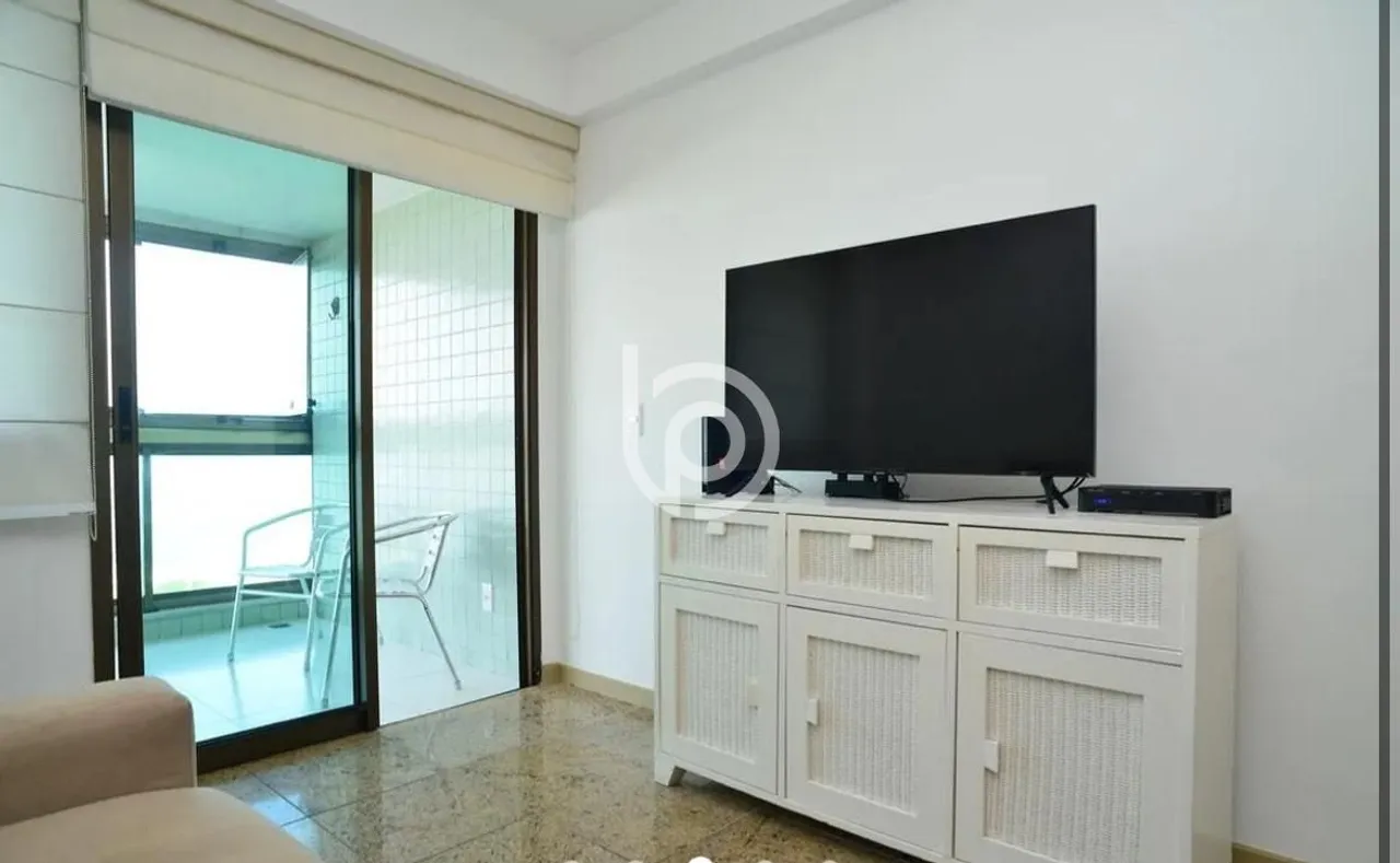 Furnished 1-bedroom apartment with glass-enclosed balcony — photo 2