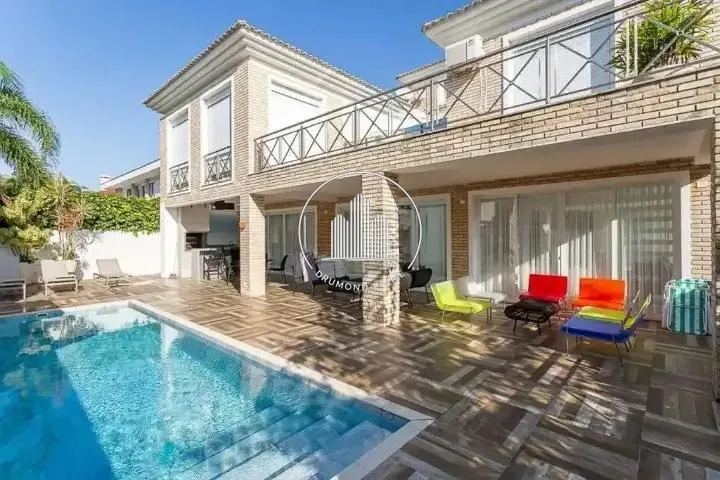 House with 6 en-suite bedrooms, 800 m² and 4 parking spots — photo 5