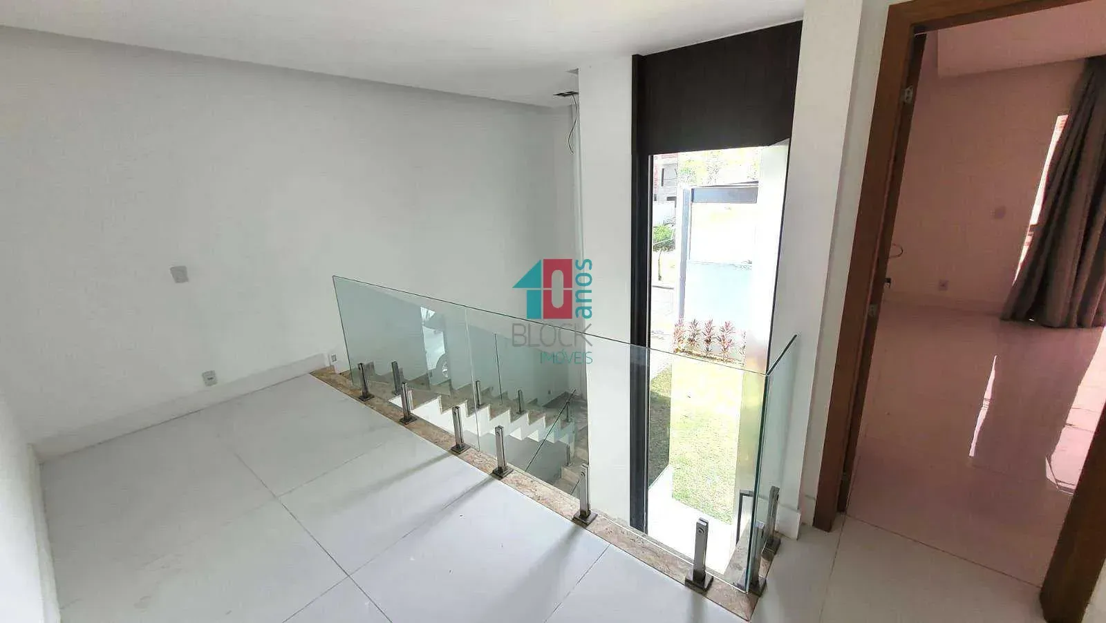 House with a gas open-plan kitchen and 4 bedrooms — photo 37