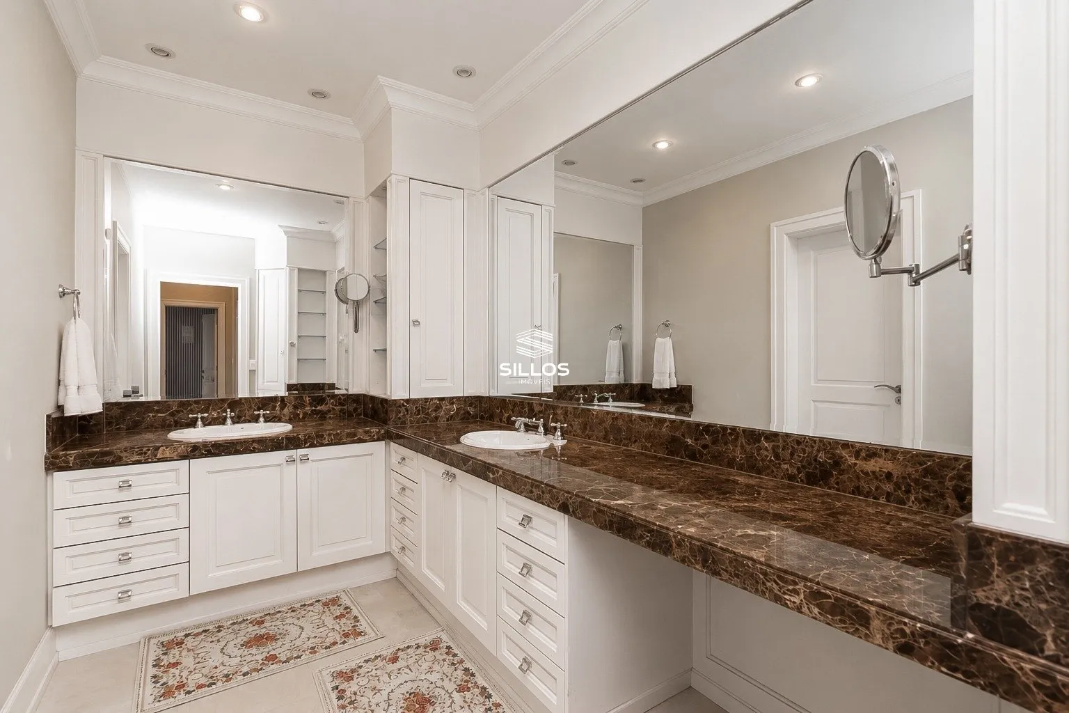 Rental house with 4 en-suite bedrooms and 7 baths — photo 46