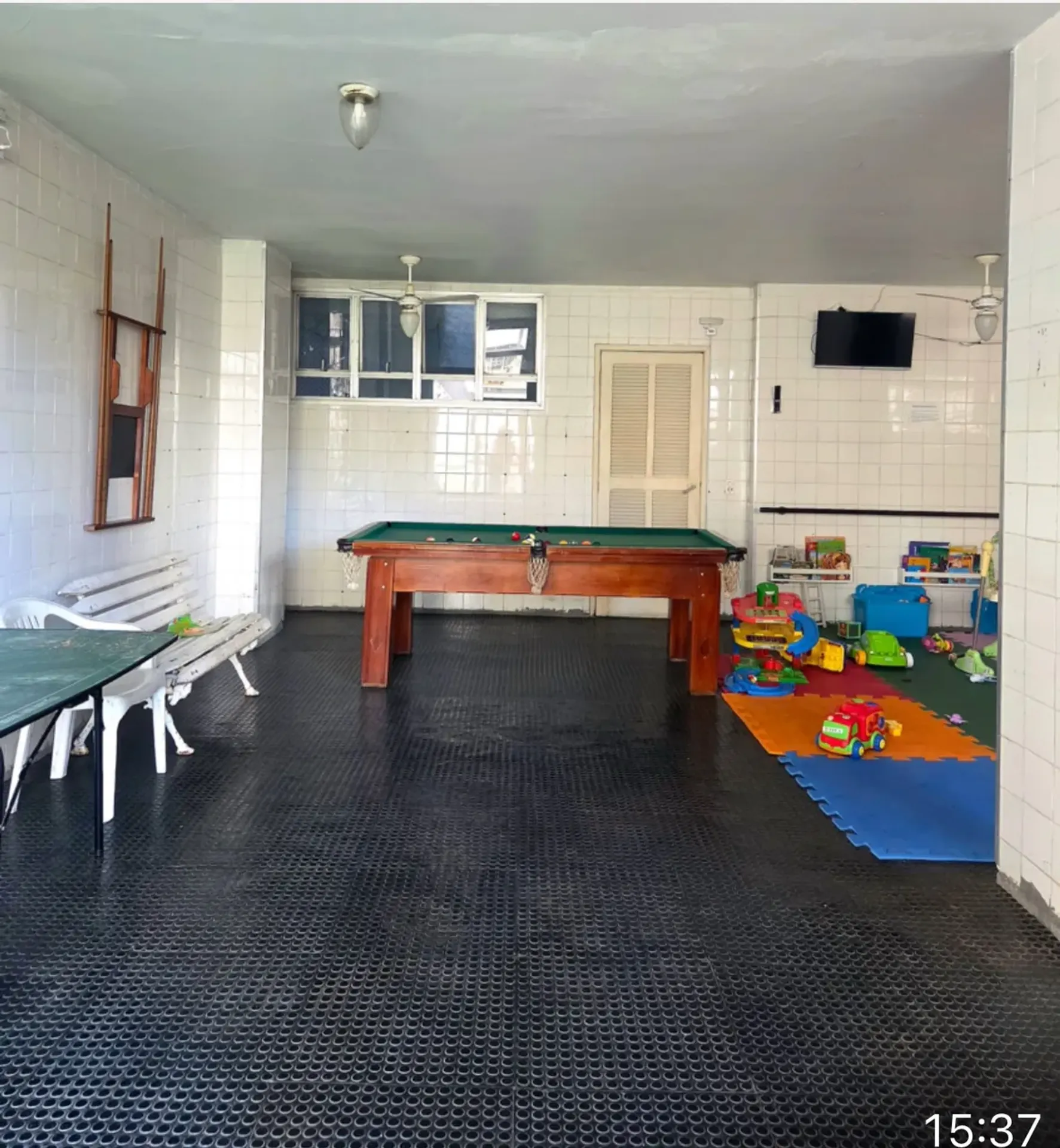 Unfurnished 3-bedroom apartment with terrace views — photo 51