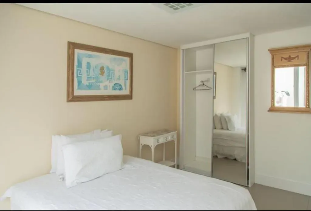 Casa com 6 suítes e área de piscina compartilhada — photo 14