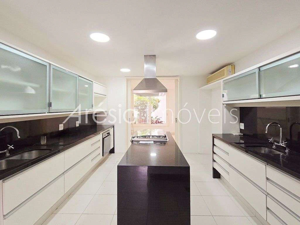 House with 3 en-suite bedrooms and 8 bathrooms 1100 m² — photo 2