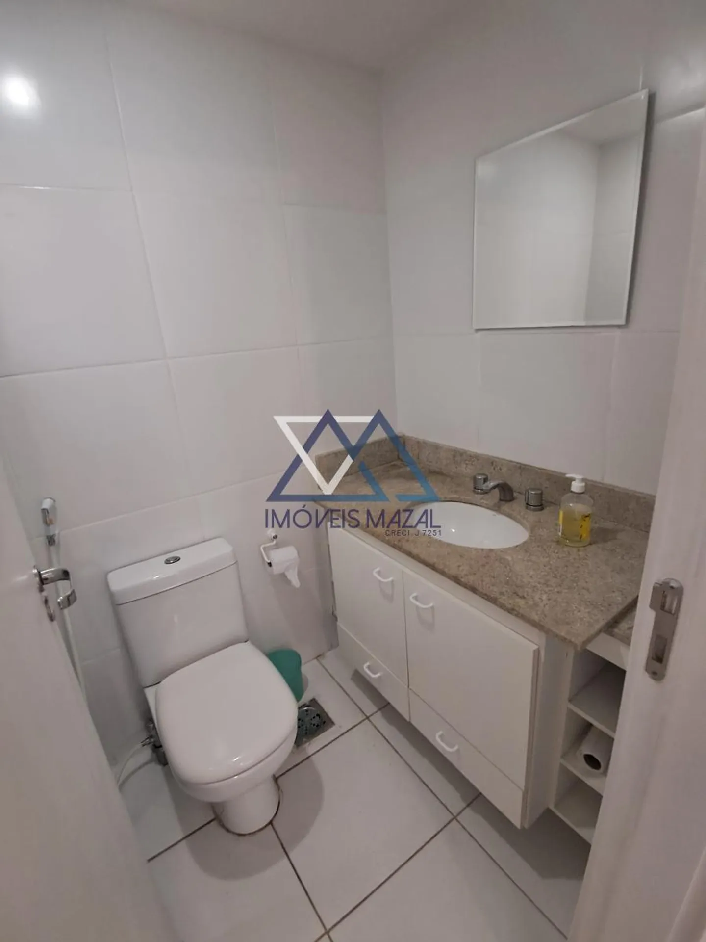 Квартира 70 м² с застеклённым балконом и камином — photo 27