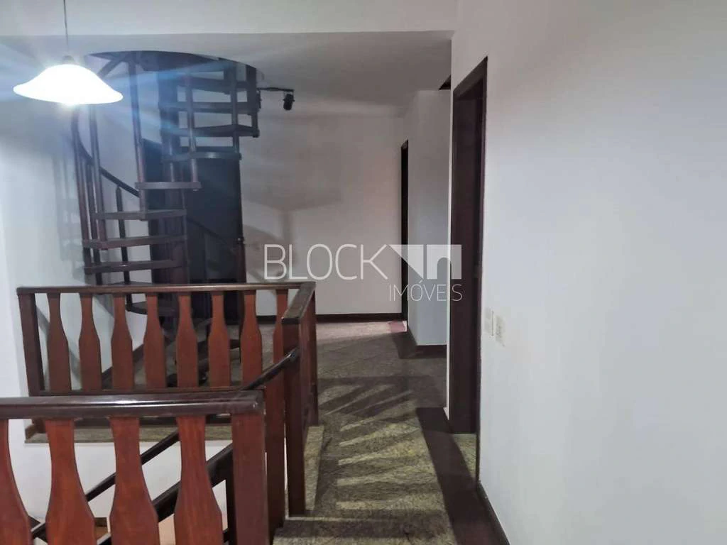 House with 3 bedrooms including 1 suite and 4 baths — photo 31