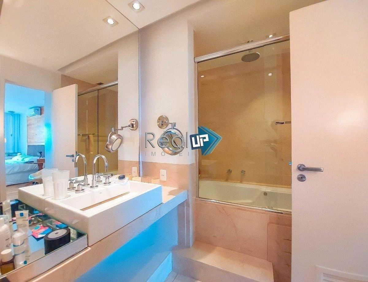 429 m² apartment with 5 bedrooms and 3 parking spots — photo 12