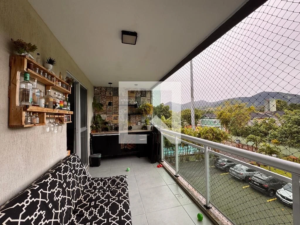Balcony with a grill in a 3-bedroom apartment, 82 m² — photo 2
