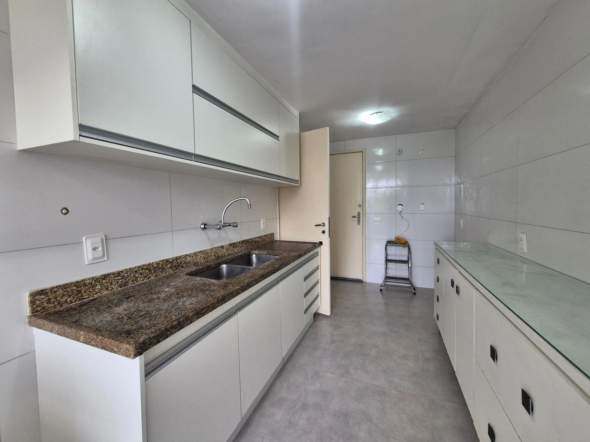 2-bedroom apartment in a building with a sauna — photo 25