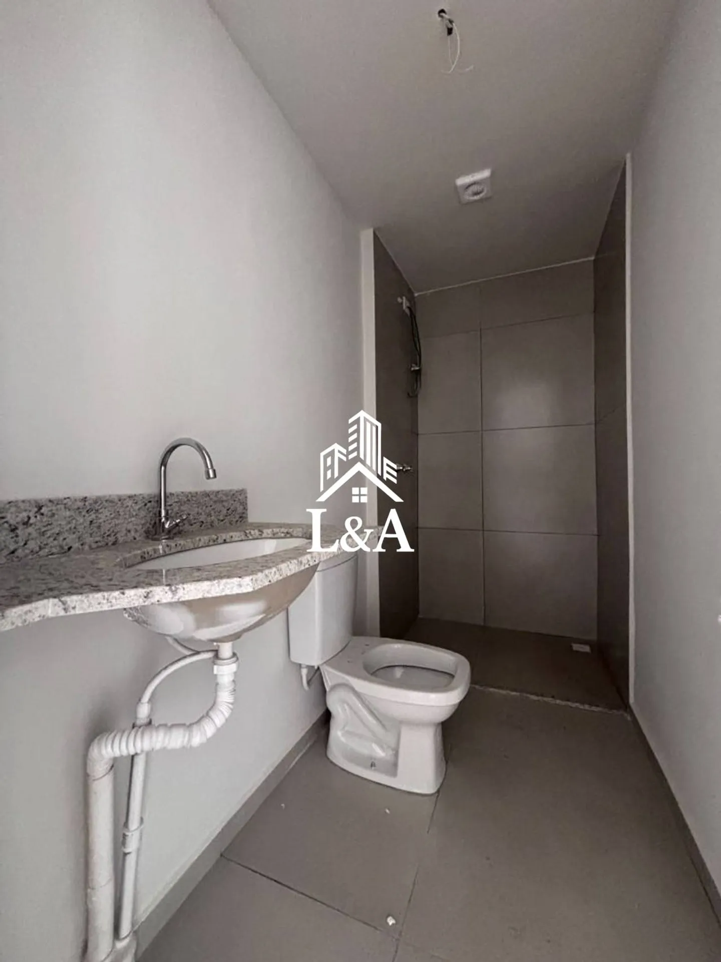 3-bedroom apartment in a building with a pool — photo 18