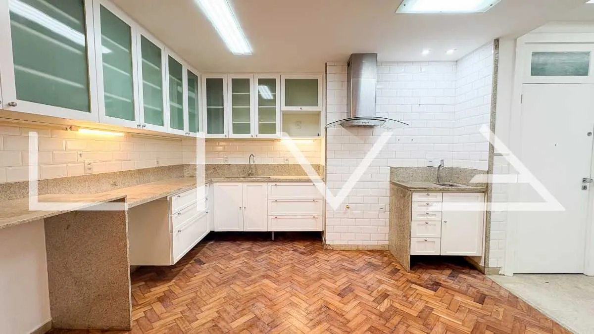 Гардеробная и 4 спальни: квартира 180 м² — photo 2