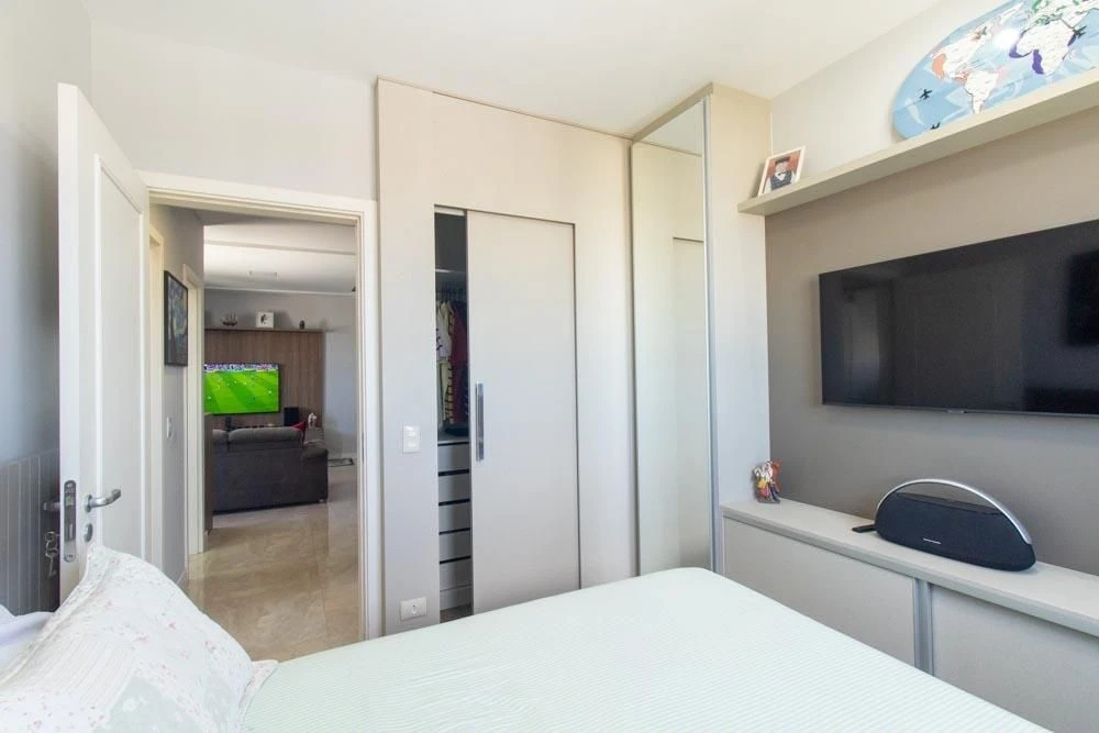 Furnished 2-bedroom apartment with an open-plan kitchen — photo 5