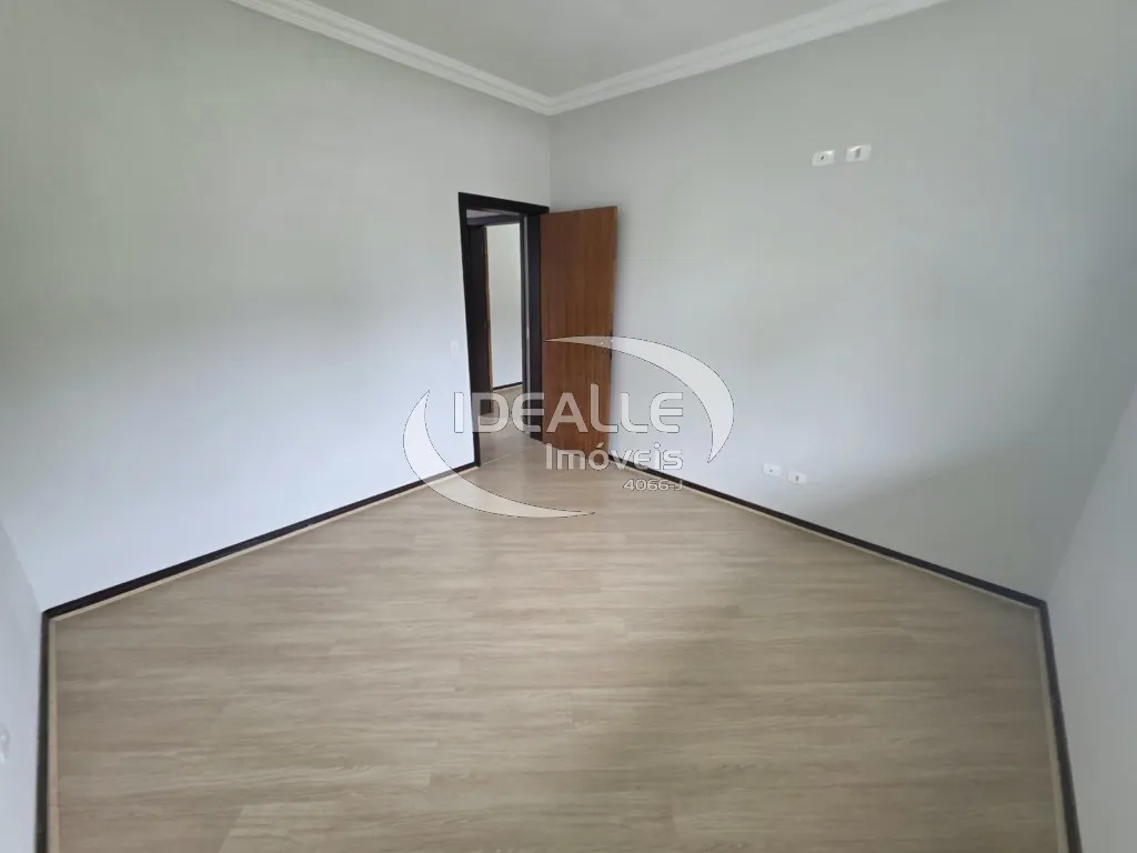 2-bedroom apartment with wood or laminate floors — photo 7