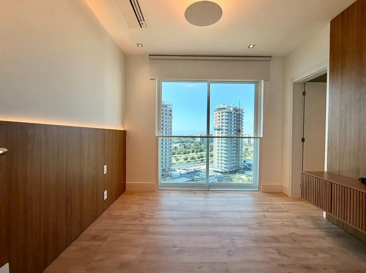 266 m² apartment with 3 bedrooms and an open kitchen — photo 17