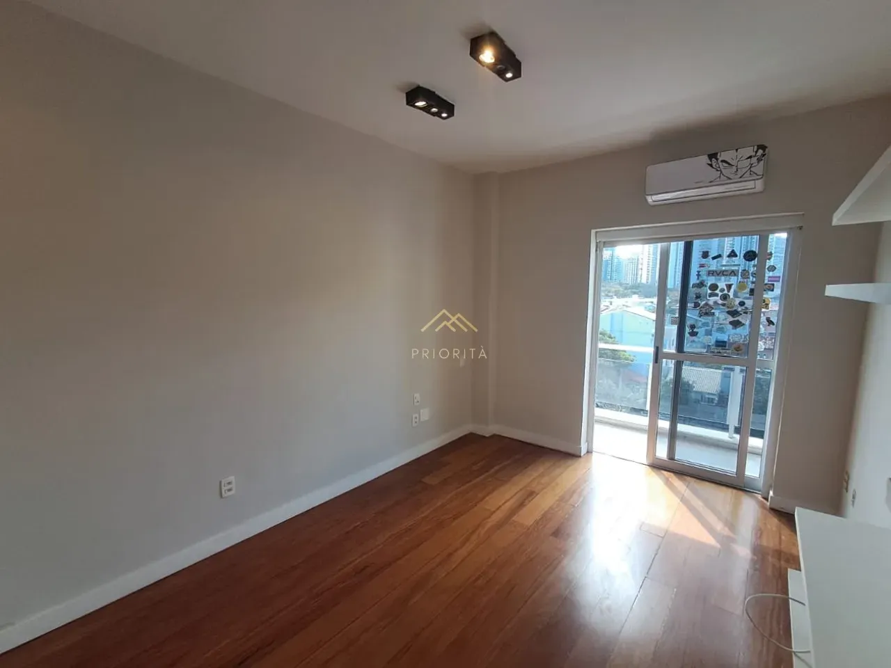 Apartamento sem mobília com 3 quartos e varanda envidraçada — photo 20