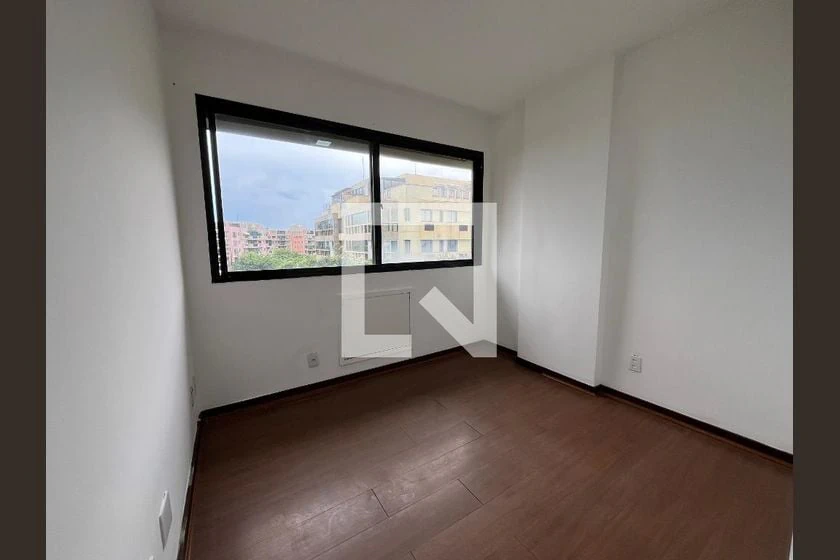 Glass-enclosed balcony in a 3-bedroom apartment, 103 m² — photo 17