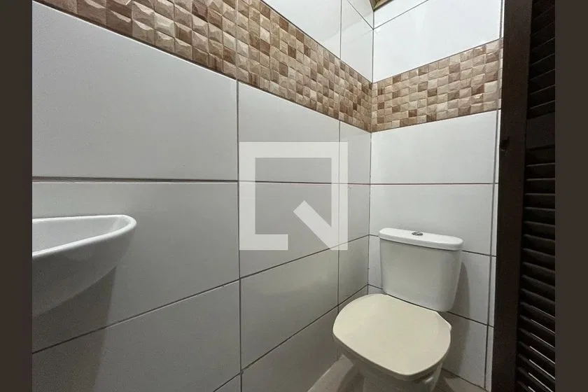 Furnished house with 2 en-suite bedrooms and private yard — photo 22
