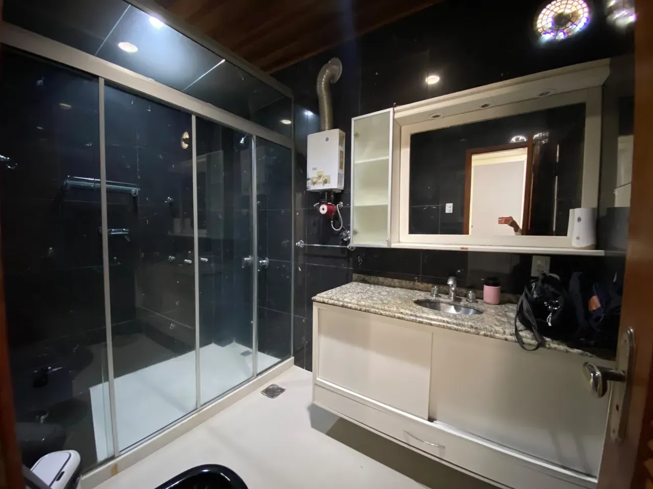 Walk-in closet in a 3-bedroom apartment, 153 m² — photo 13