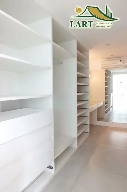 3-bedroom apartment in a building with a pool — photo 27
