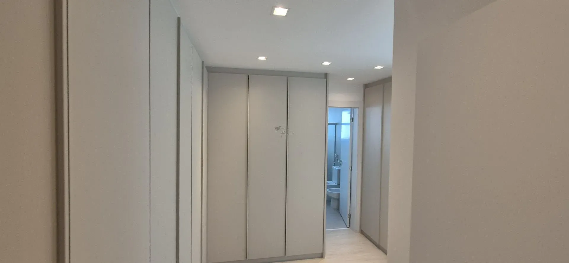 Unfurnished 4-bedroom apartment with closed kitchen — photo 33