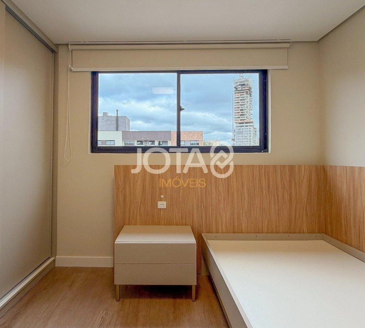 Furnished apartment with 1 parking spot and open-plan kitchen — photo 32
