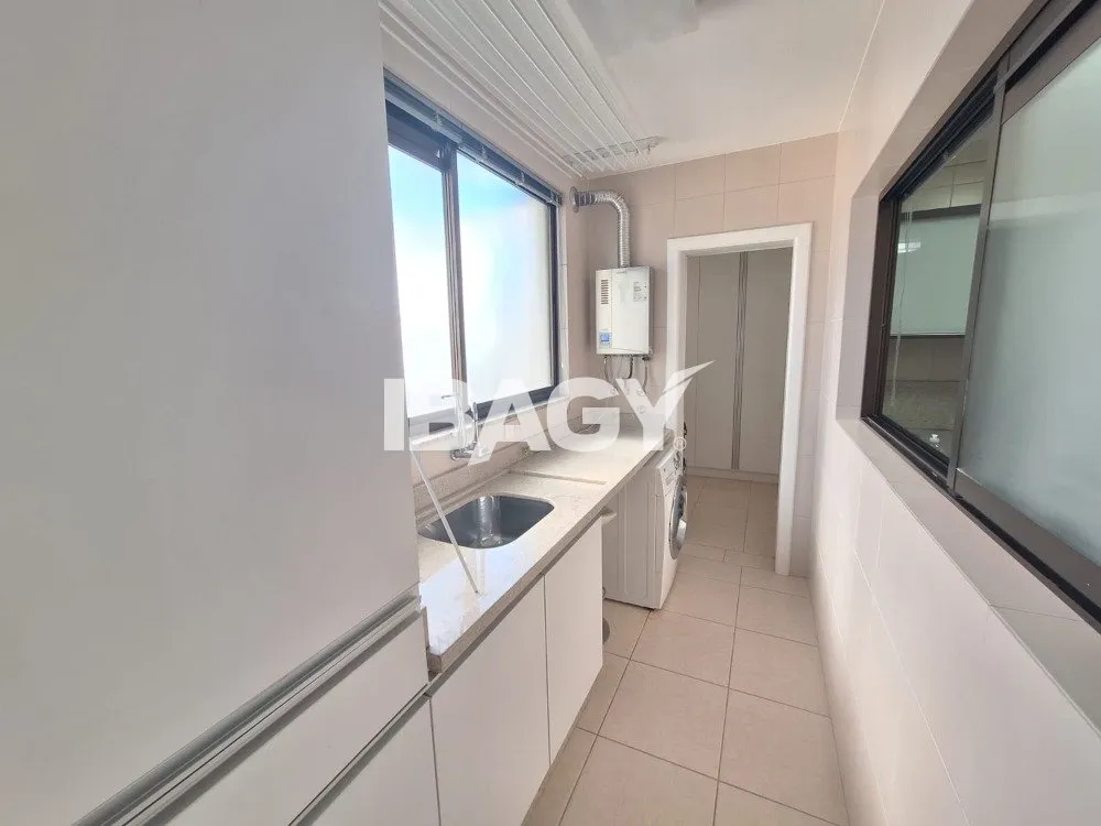 Furnished apartment with 2 en-suite bedrooms and 2 parking — photo 23