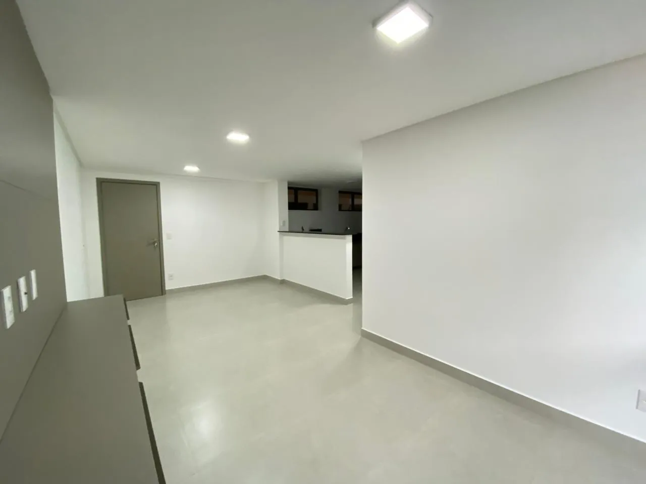 3-bedroom rental apartment with enclosed balcony — photo 13