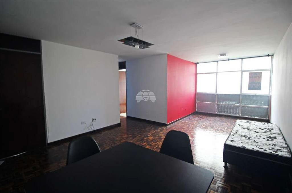 2-bedroom apartment with a closed-off kitchen — photo 4