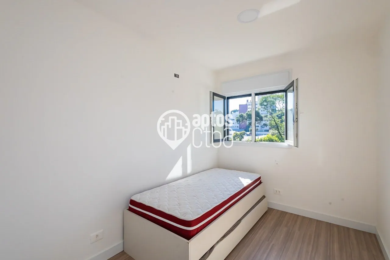 Glass-enclosed balcony in a 2-bedroom apartment, 81 m² — photo 38