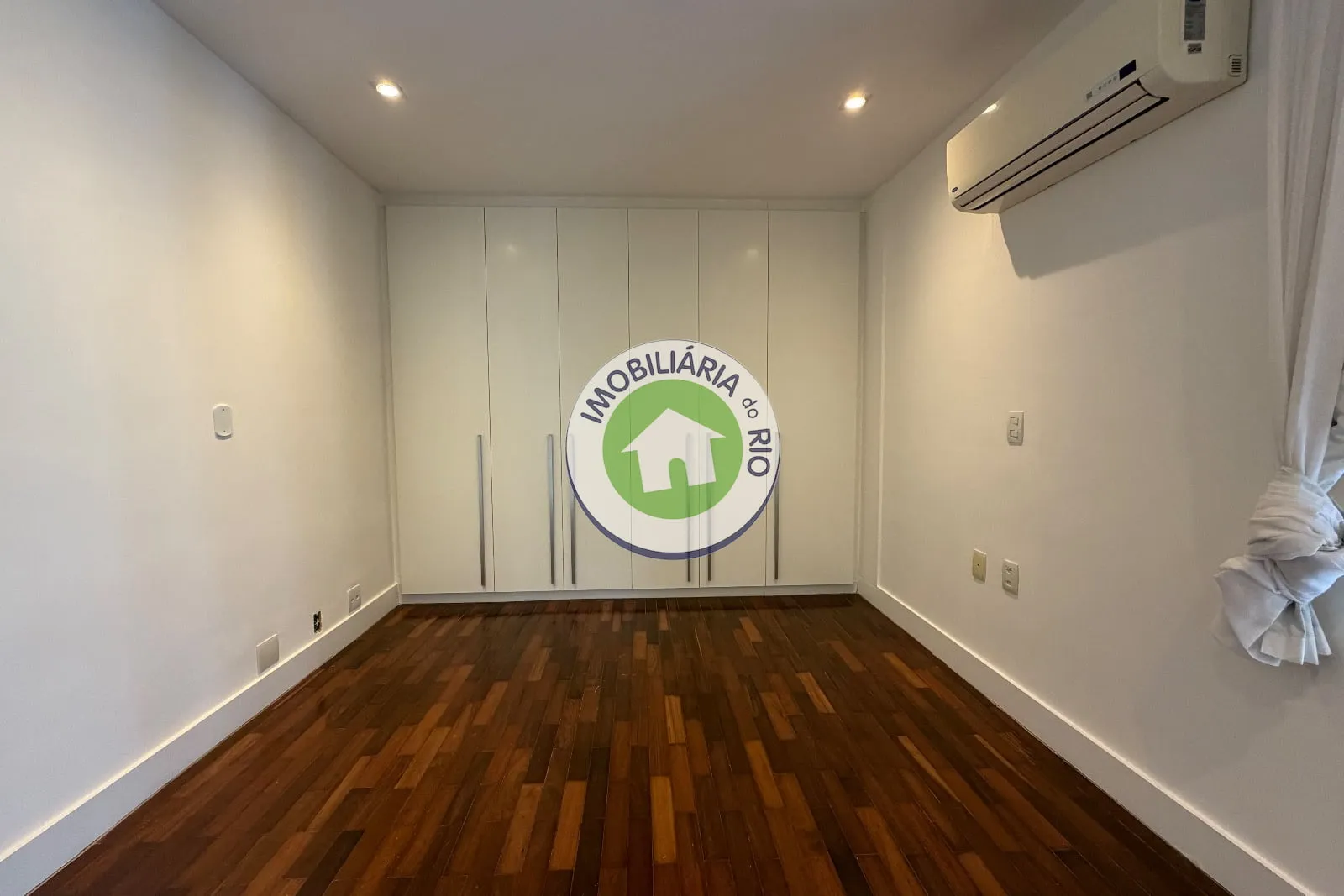 Apartamento sem mobília com 4 quartos e 5 banheiros — photo 18