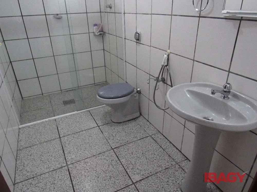 House with 4 bedrooms and 380 m², 2 parking spots — photo 21
