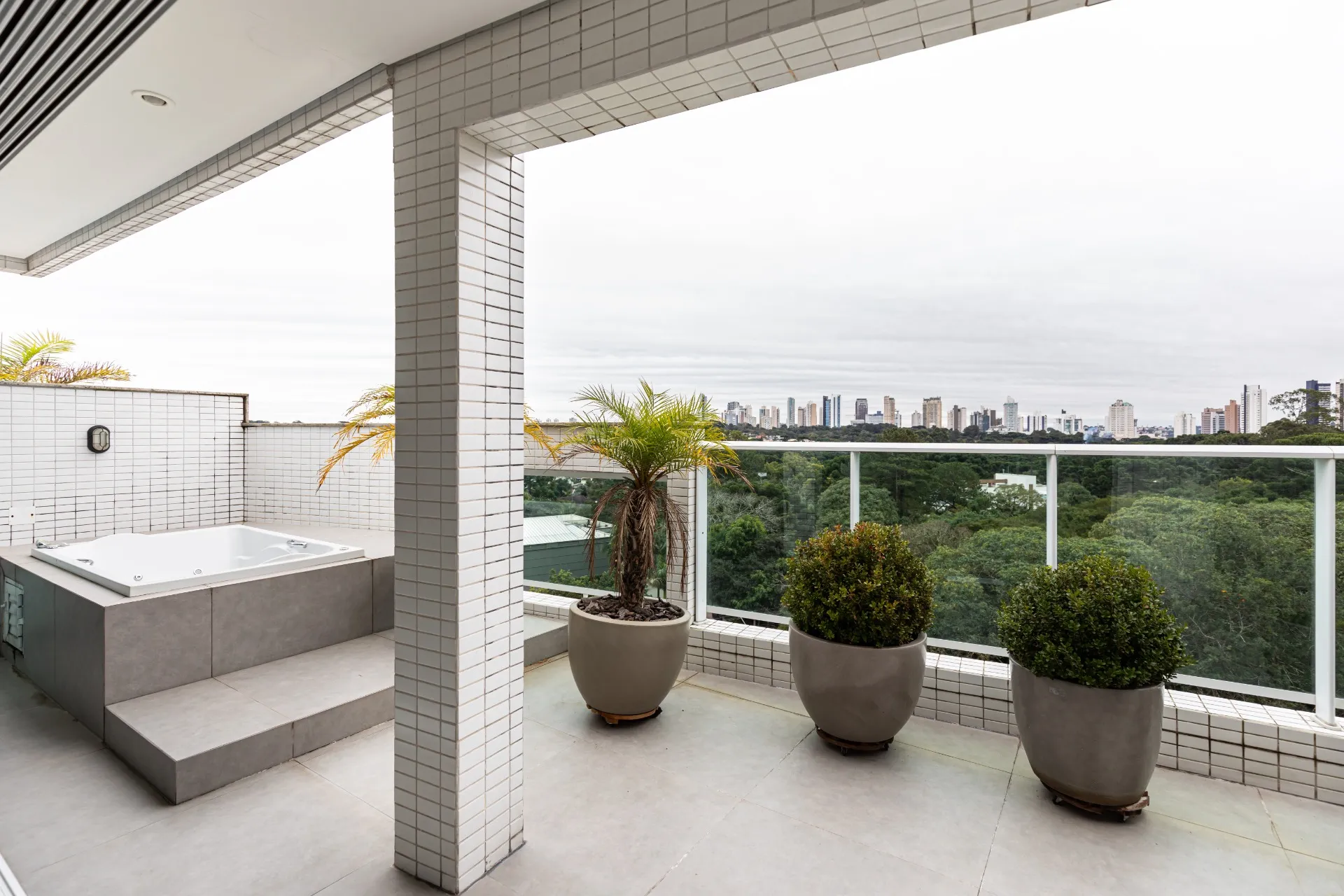 Apartment 432 m² with 3 bedrooms and an open-plan kitchen — photo 13