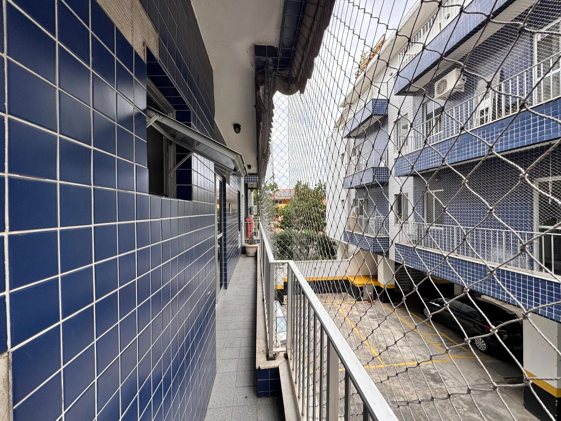 3-bedroom apartment with a balcony and laundry area — photo 8