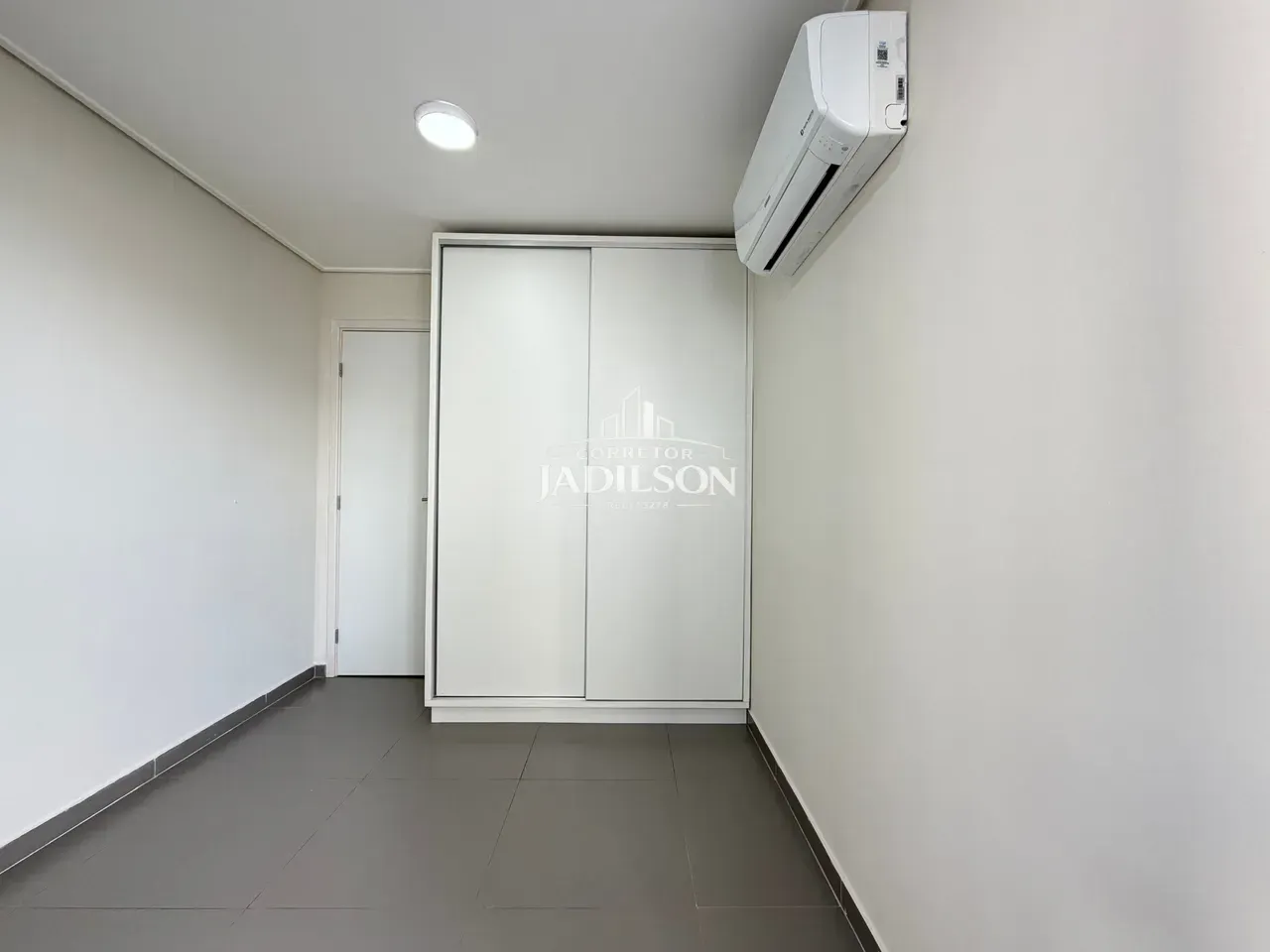2-bedroom apartment in a building with a gym — photo 7