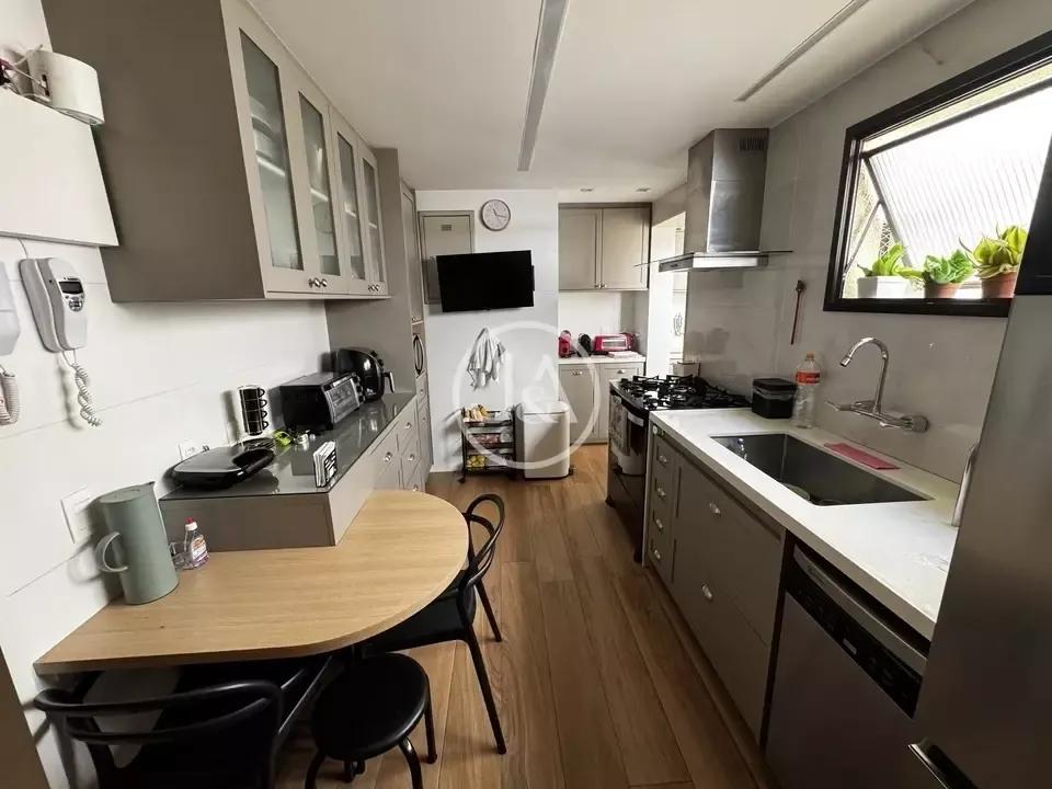 Furnished penthouse with 4 bedrooms and 260 m² — photo 2