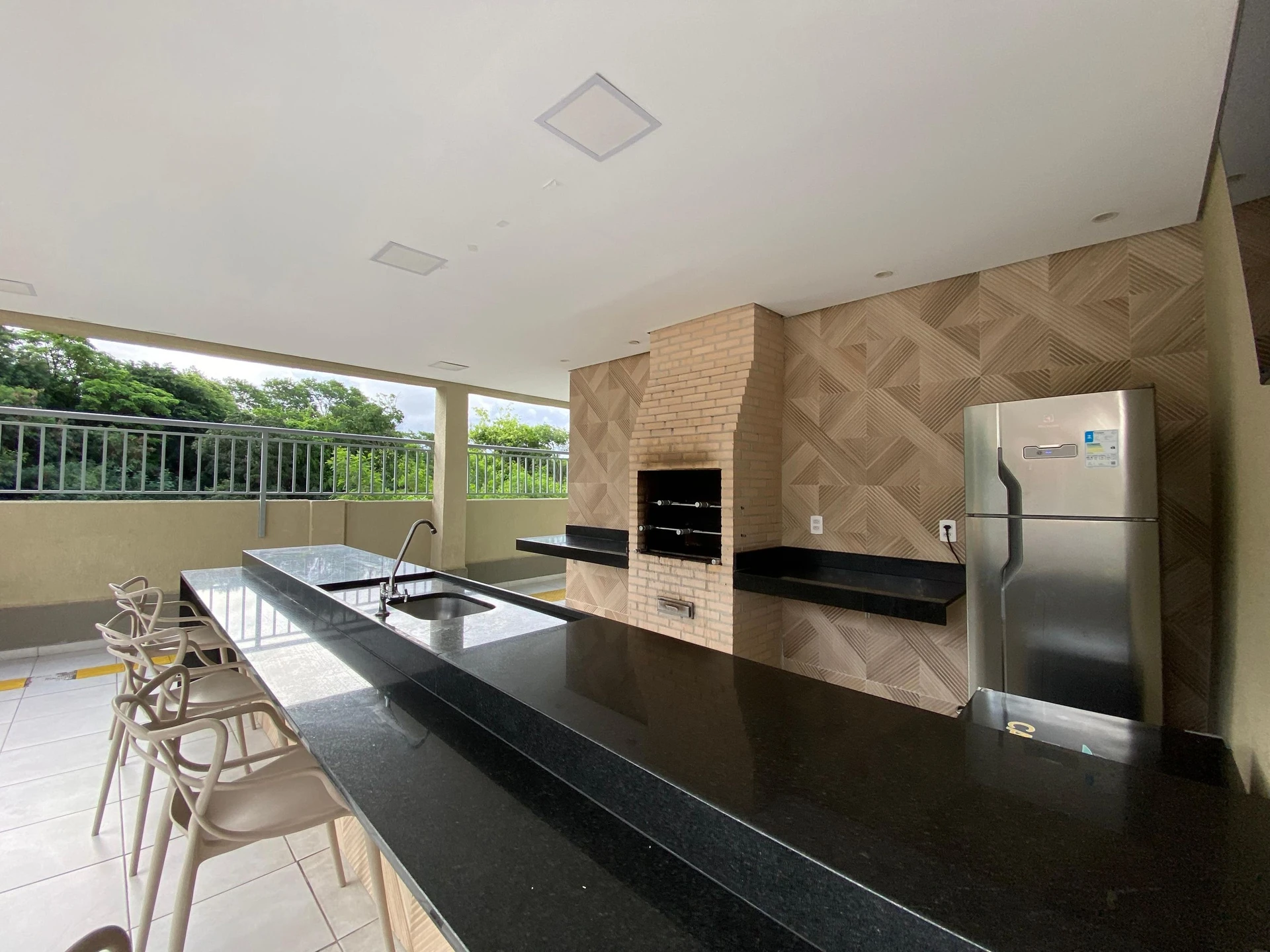 One-bedroom apartment with a grill on the balcony — photo 56