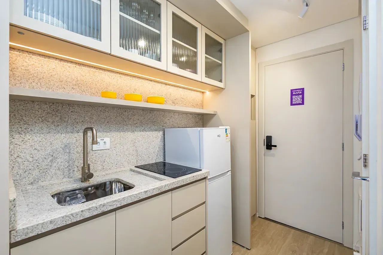 Furnished 1-bedroom apartment with 1 bathroom — photo 21