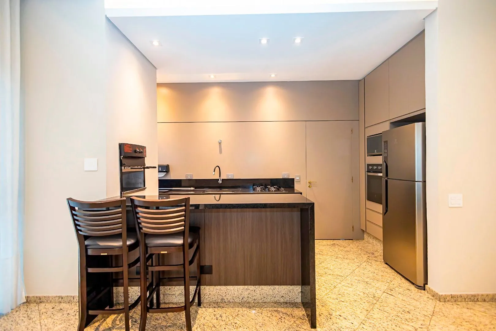 Furnished apartment with open-plan kitchen and 4 bedrooms — photo 49