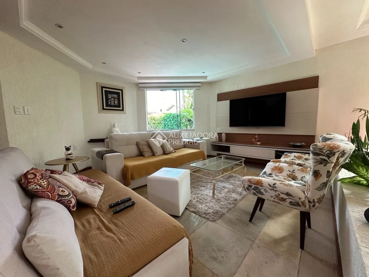 3 quartos e varanda envidraçada: casa de 288 m² — photo 2