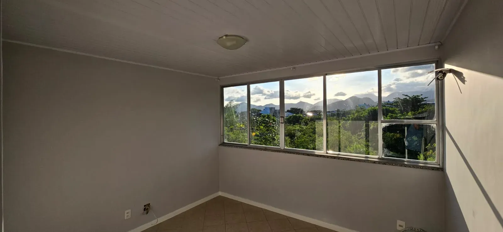 4-bedroom apartment with a mountain view — photo 3