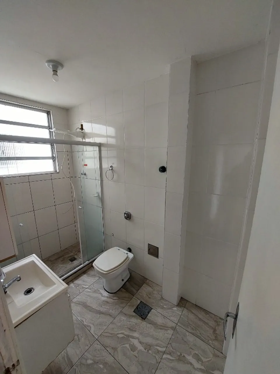 Apartamento de 2 quartos com piso de madeira ou laminado — photo 6