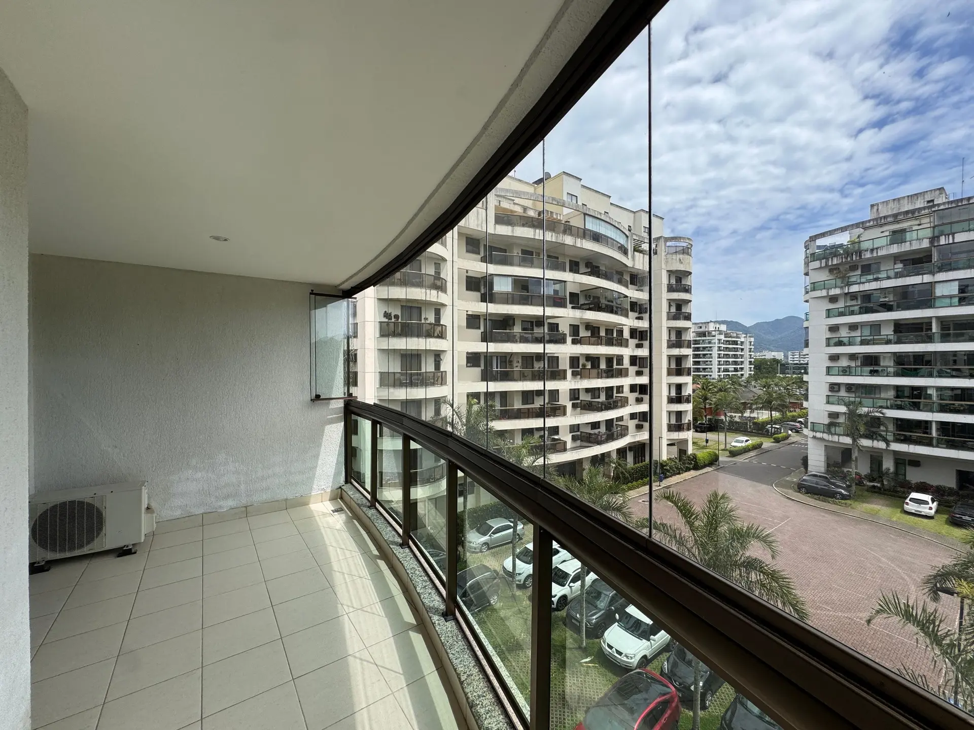 Glass-enclosed balcony in a 3-bedroom apartment, 96 m² — photo 22