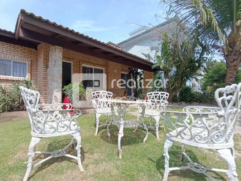 4-bedroom house with a garden — photo 18