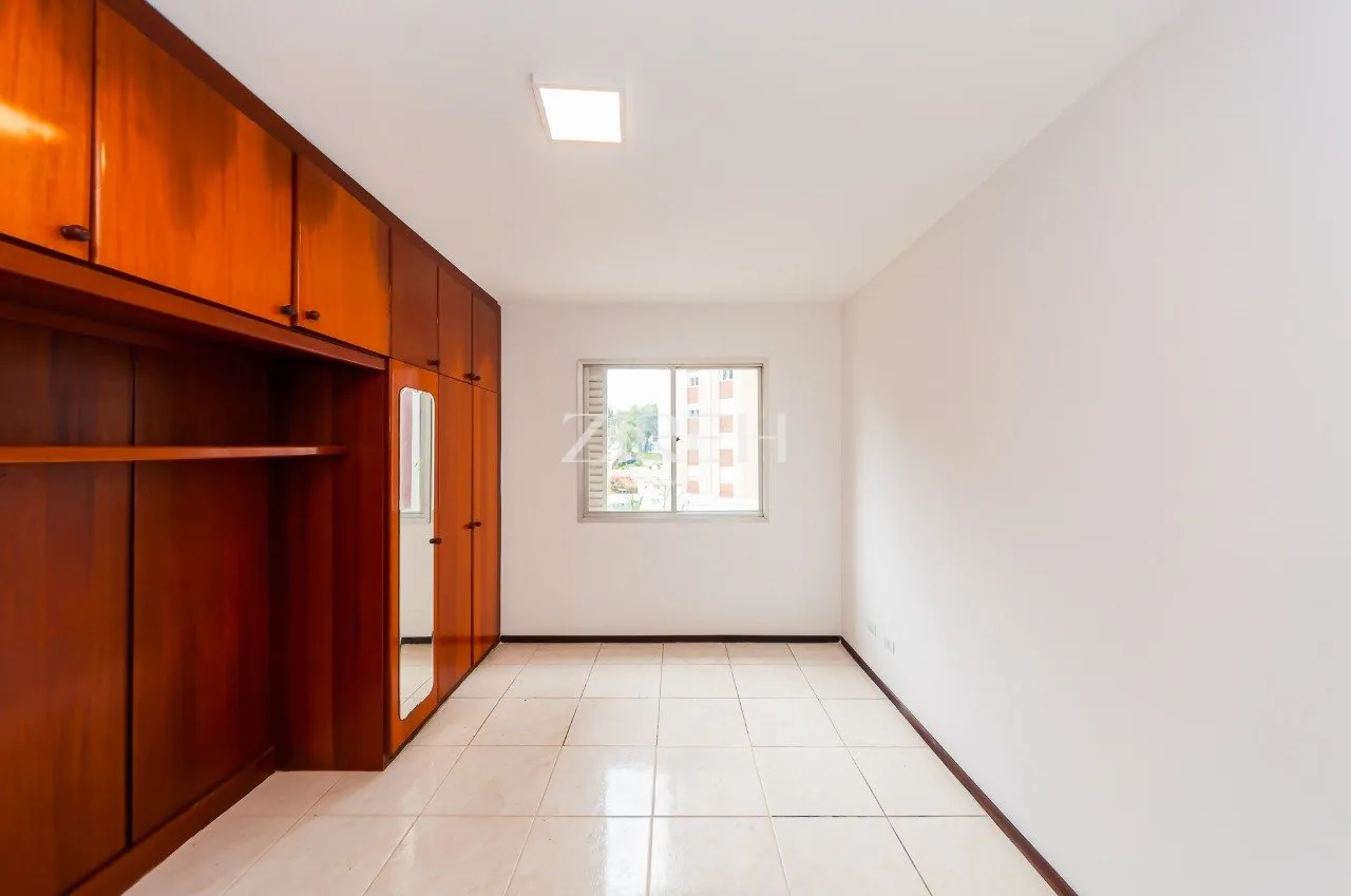 3-bedroom apartment in a building with a gym — photo 13