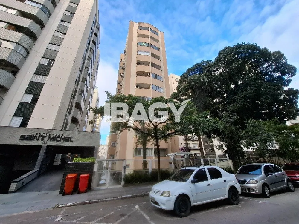 Apartamento de 1 dormitorio con cocina cerrada y plaza — photo 15