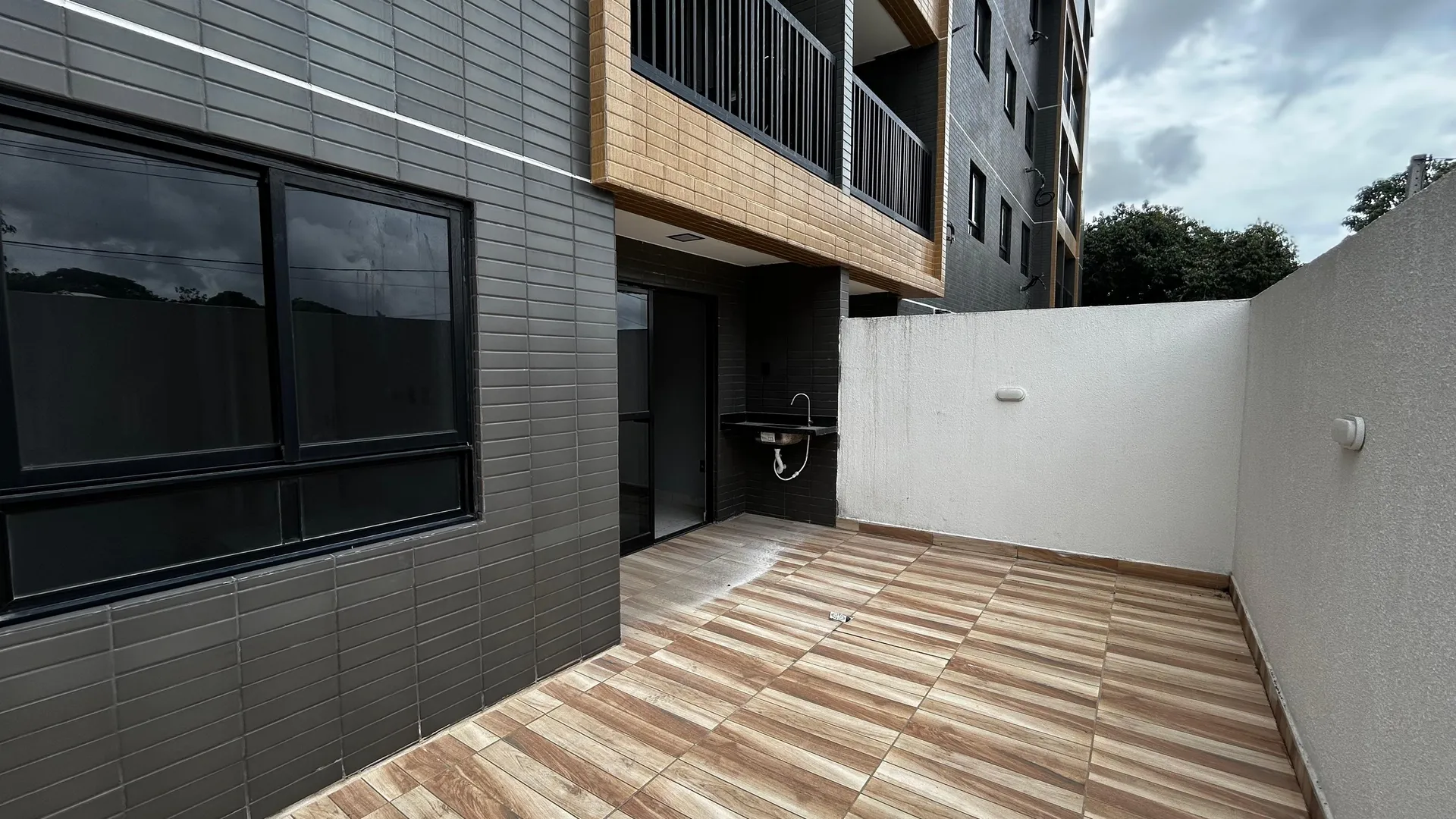 Furnished 2-bedroom apartment with a balcony — photo 3