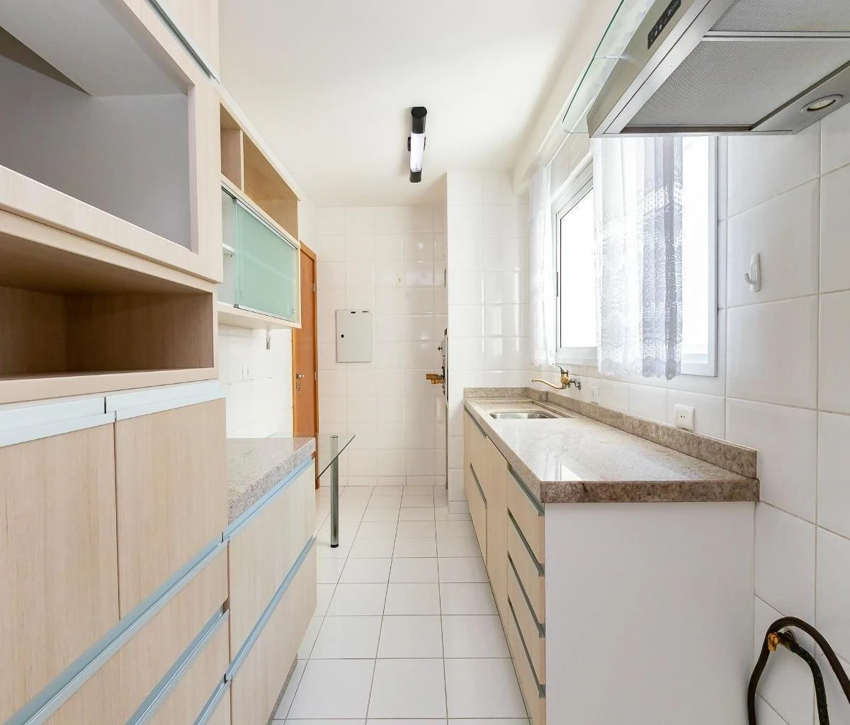 4-bedroom apartment with a home office in Curitiba — photo 9